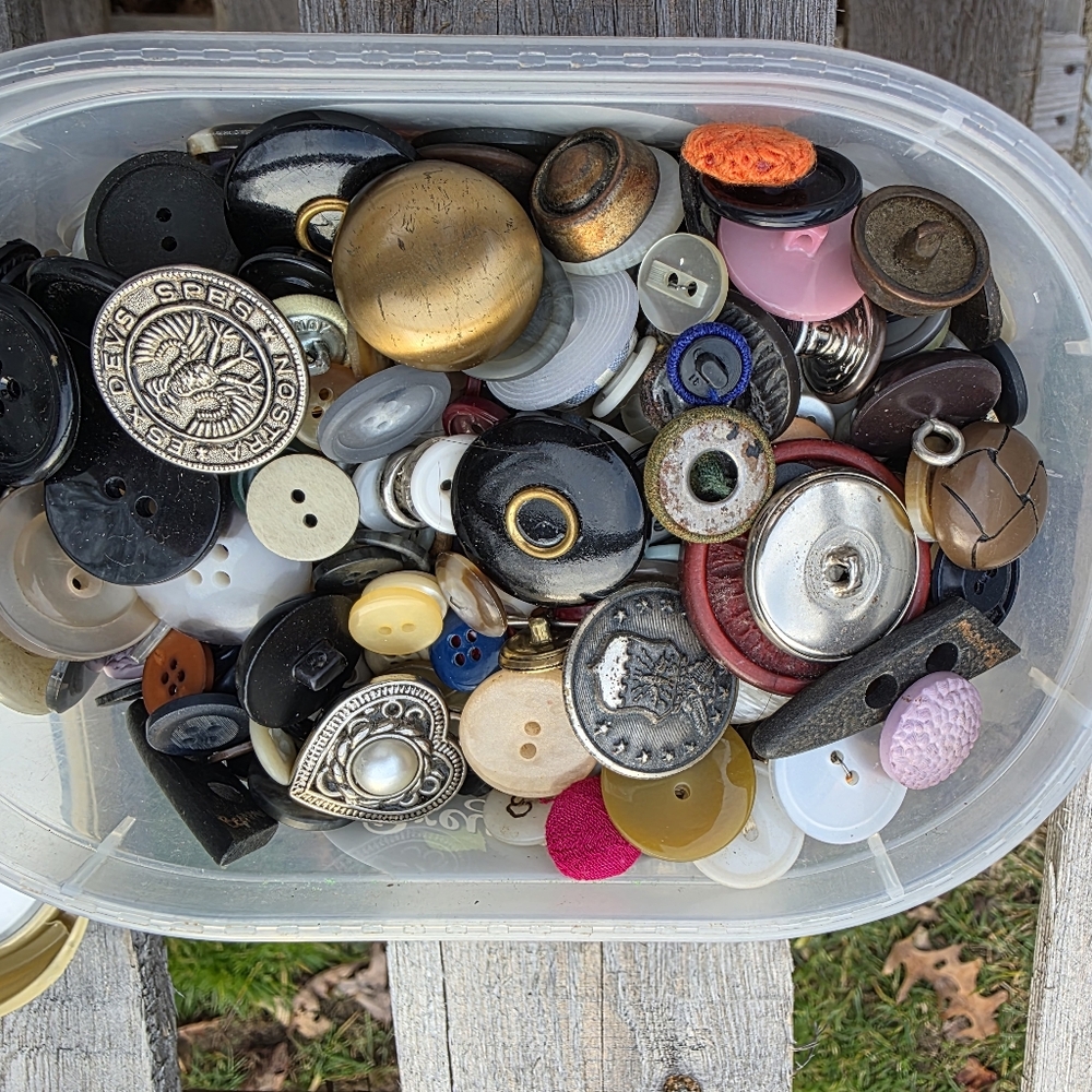 Assorted Button Collection - Picture 5 of 7